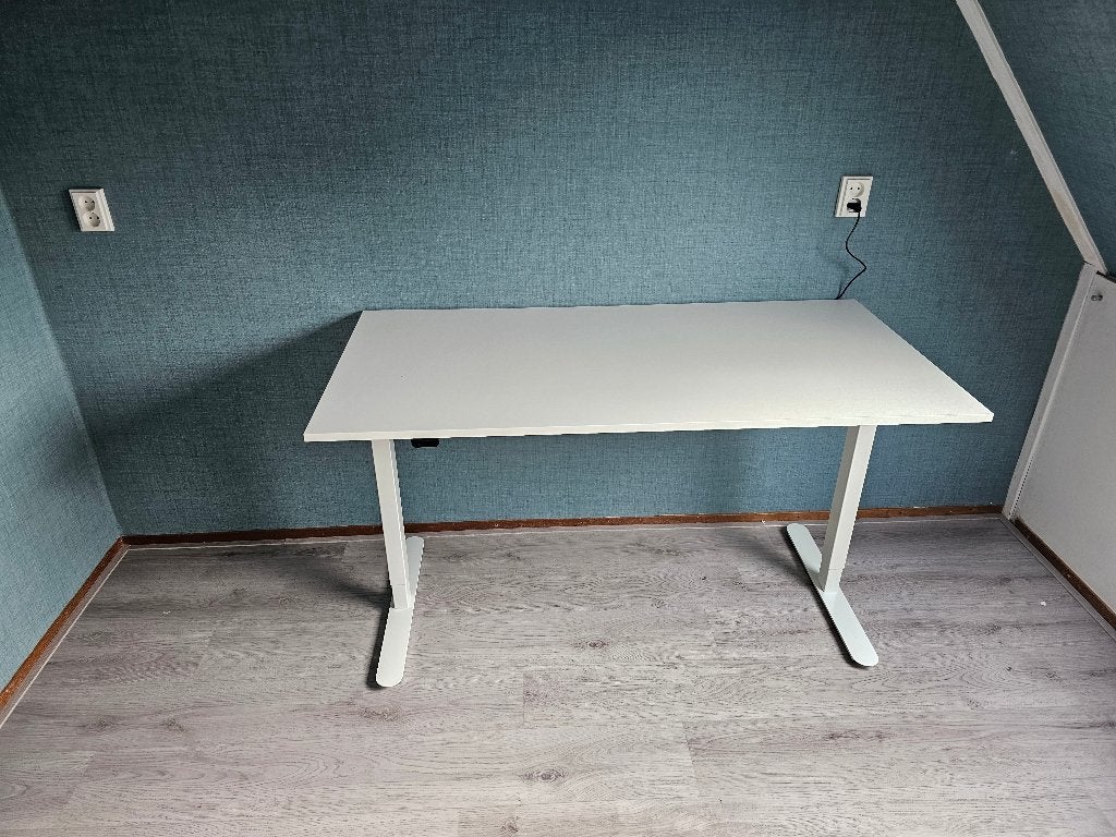 Bureau JYSK in hoogte verstelbaar wit, Ophalen, Zit-sta bureau, In hoogte verstelbaar, Zo goed als nieuw