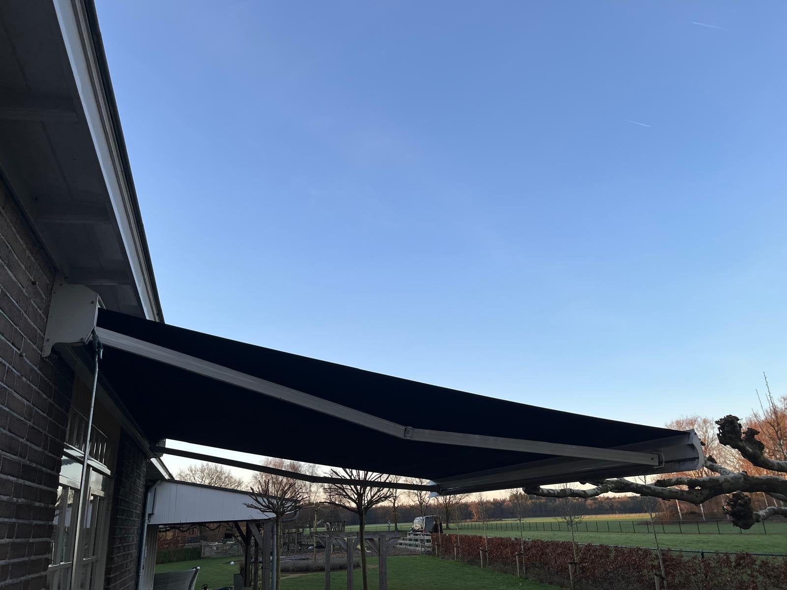 Zonnescherm 4m breed, 3m uitval - Gedemonteerd, Tuin en Terras, Zonneschermen, Ophalen, Gebruikt, 250 cm tot 450 cm, Knikarmscherm