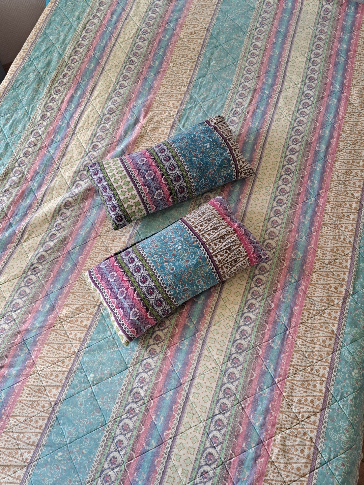 Plaid of bedsprei met bijpassende kussentjes, multicolor, Ophalen of Verzenden, Zo goed als nieuw, Meerkleurig, Polyester