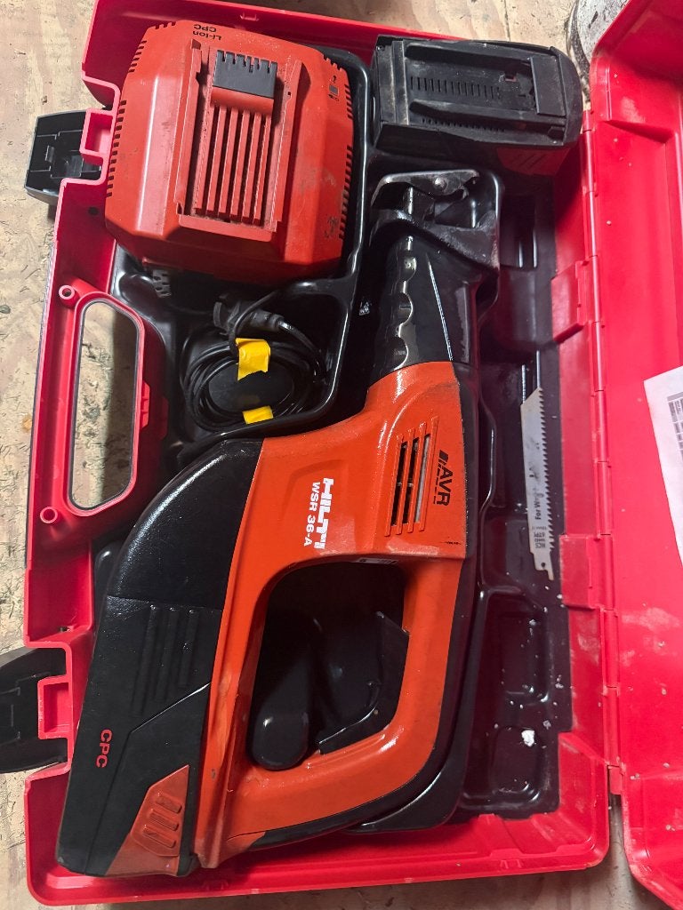 Hilti 36v reciprozaag met acc en lader, Gebruikt