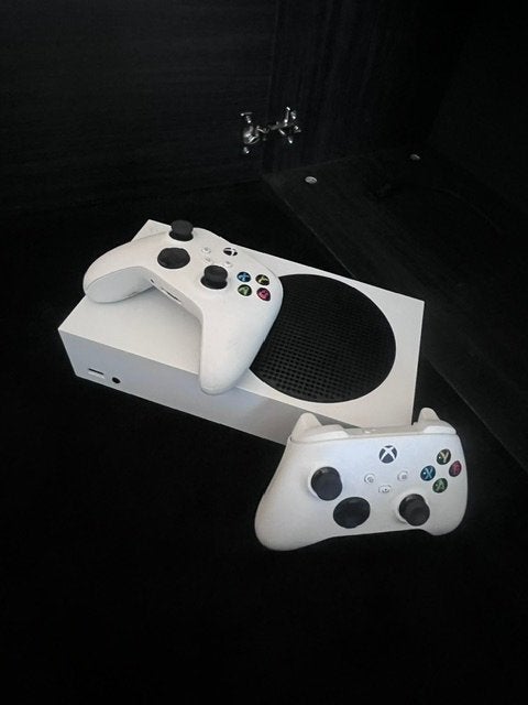 Xbox Series S met 2 controllers, Spelcomputers en Games, Ophalen, Zo goed als nieuw, Xbox Series S