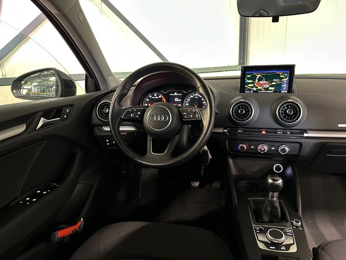 Audi A3 Limousine 30 TFSI 85kw | Pro Line | Airco | Navi | C, Auto's, Audi, 21 km/l, Gebruikt, Euro 6, Blauw