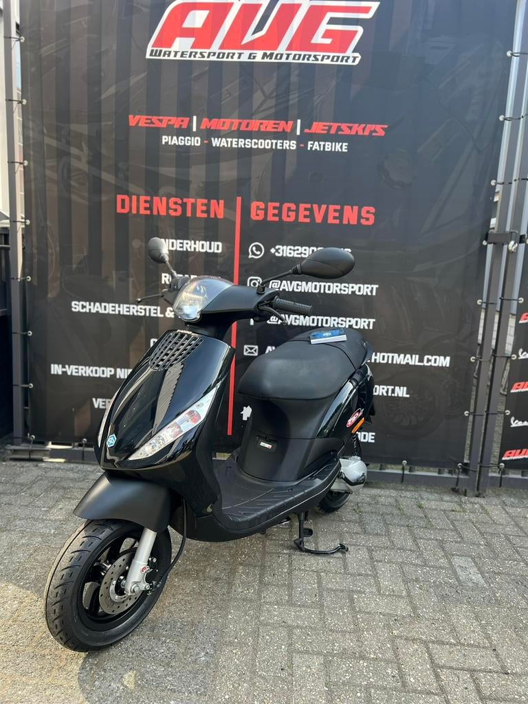 NIEUWSTAAT!⭐️ Piaggio zip 2-takt 45km brom GRATIS BEZORGD!!!, Ophalen of Verzenden, Zo goed als nieuw, Benzine, Zip
