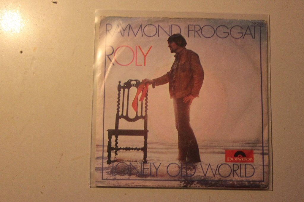 700p - raymond froggat--a--roly--b--lonely old world, Ophalen of Verzenden, Gebruikt, Pop