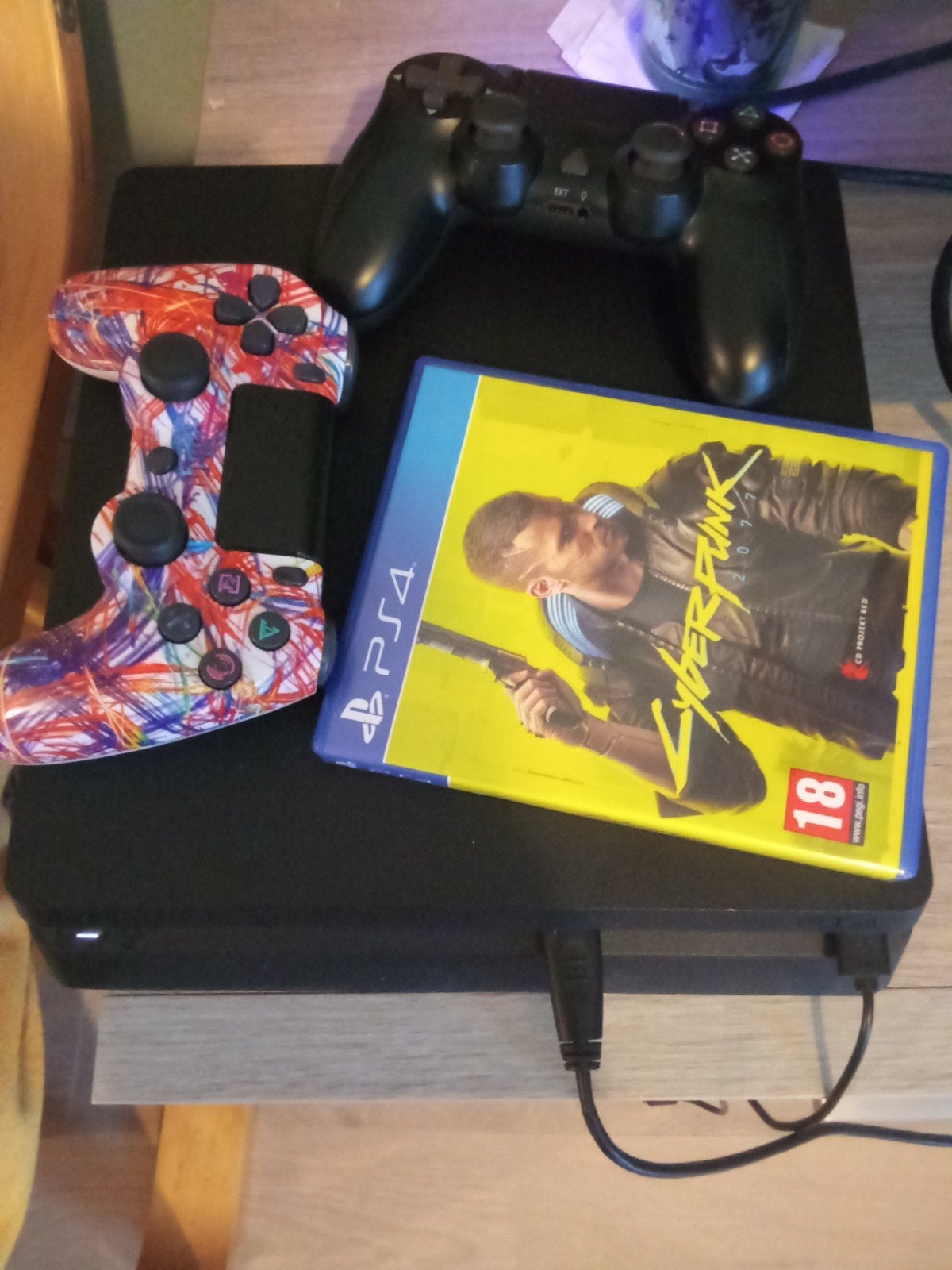 Ps4 slim 1TB +2 controllers en Cyberpunk, Spelcomputers en Games, Spelcomputers | Sony PlayStation 4, Ophalen, Met 2 controllers