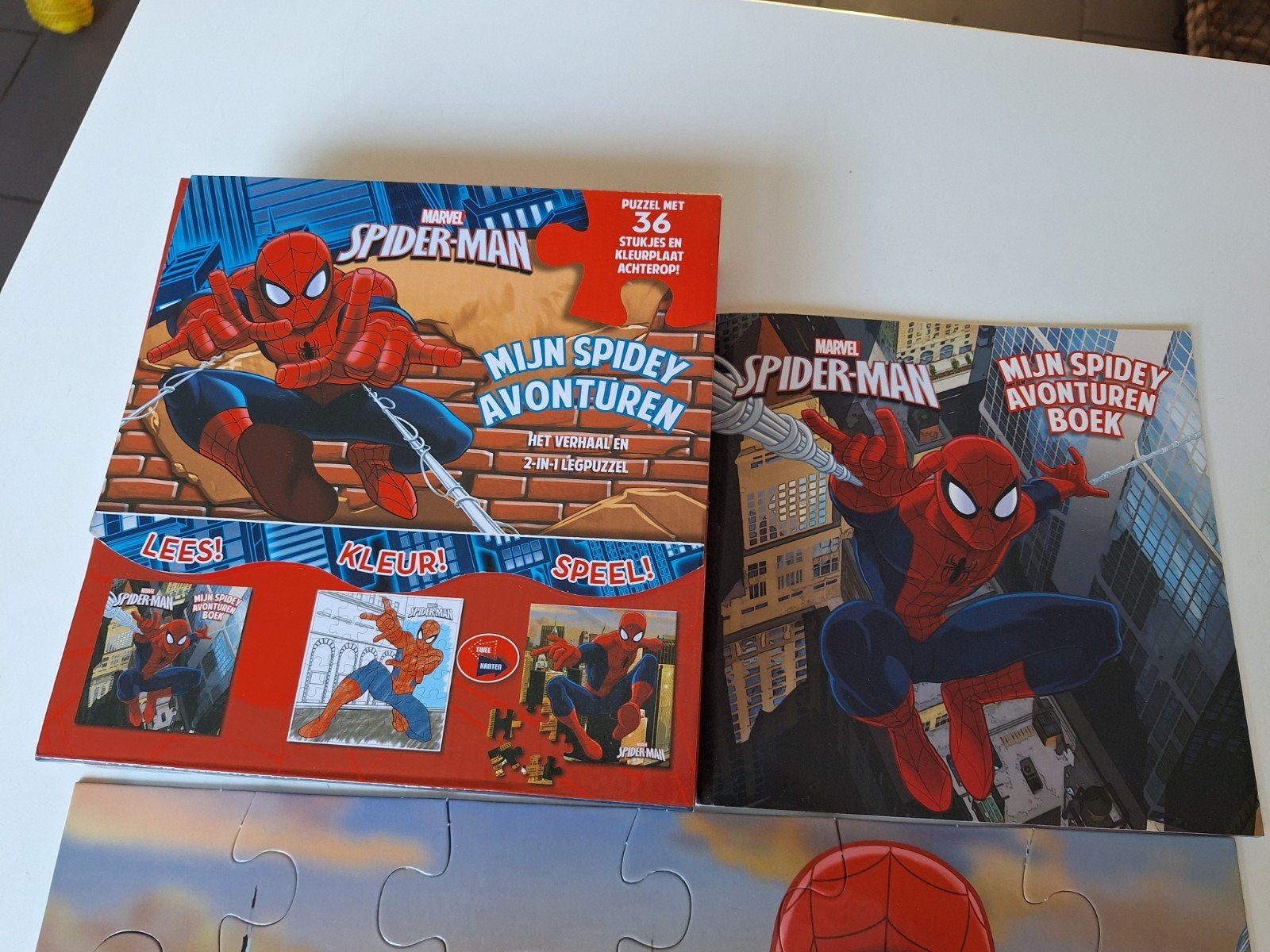 Spiderman Puzzel (36st) en Avonturenboekje, Ophalen, 10 tot 50 stukjes, Zo goed als nieuw, 4 tot 6 jaar