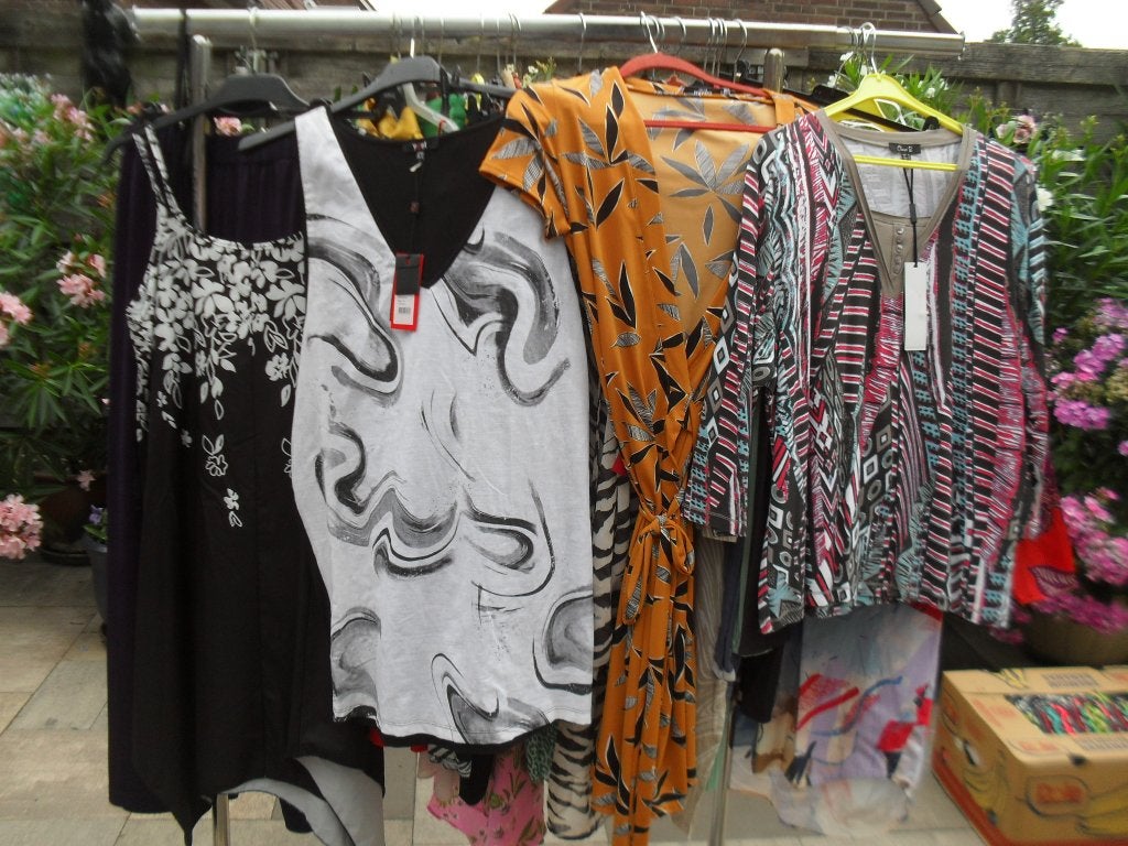 Kleding 25 stuks doos 2, voor merken, maten zie beschrijving, Kleding | Dames, Overige kleuren, Zo goed als nieuw, Onder de knie
