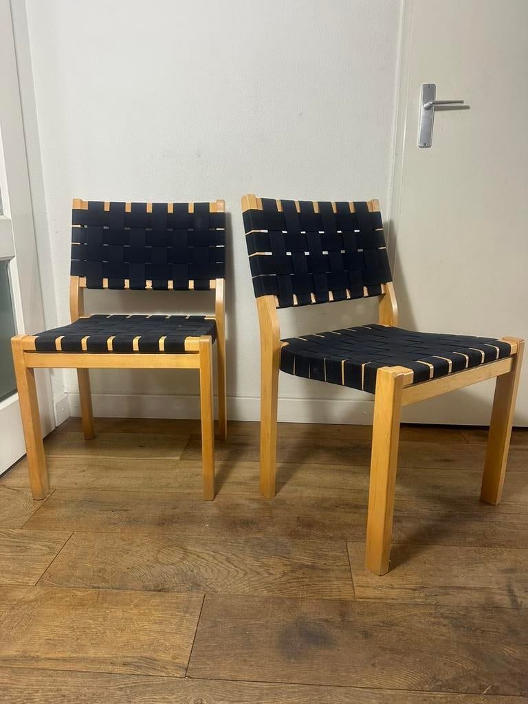 2 mooie Artek 611 design stoelen van Alvar Aalto, Gebruikt, Twee, Zwart, Design