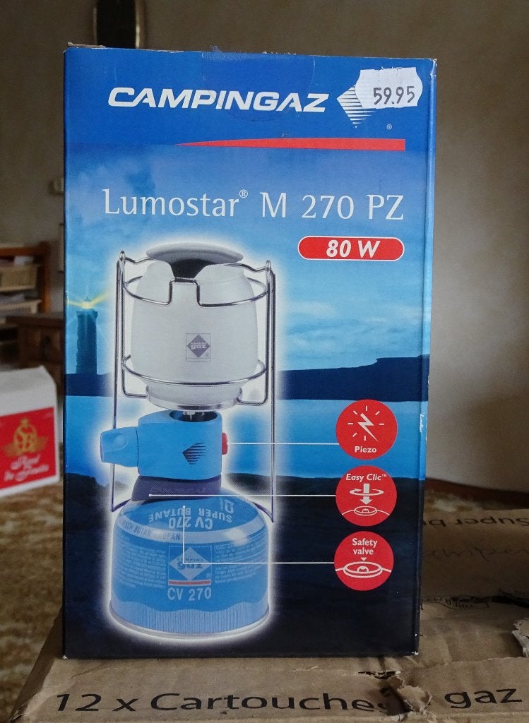 Twee Campingaz gaslampen en twaalf cartouches., Ophalen, Nieuw