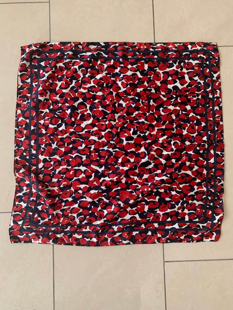Nieuw rood blauw sjaaltje, Kleding | Dames, Mutsen, Sjaals en Handschoenen, Ophalen of Verzenden, Nieuw, Maat 38/40 (M), Sjaal