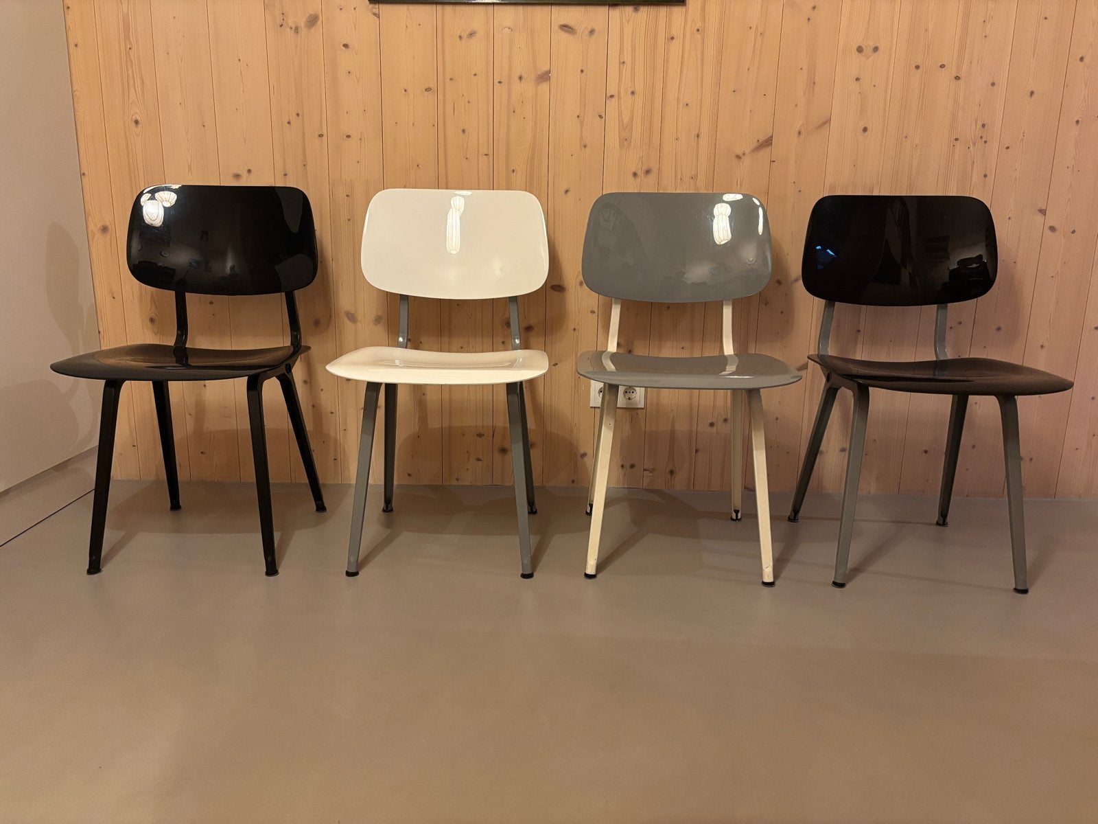Ahrend Revolt stoelen, ontwerp Friso Kramer, Ophalen, Gebruikt, Overige kleuren, Vier