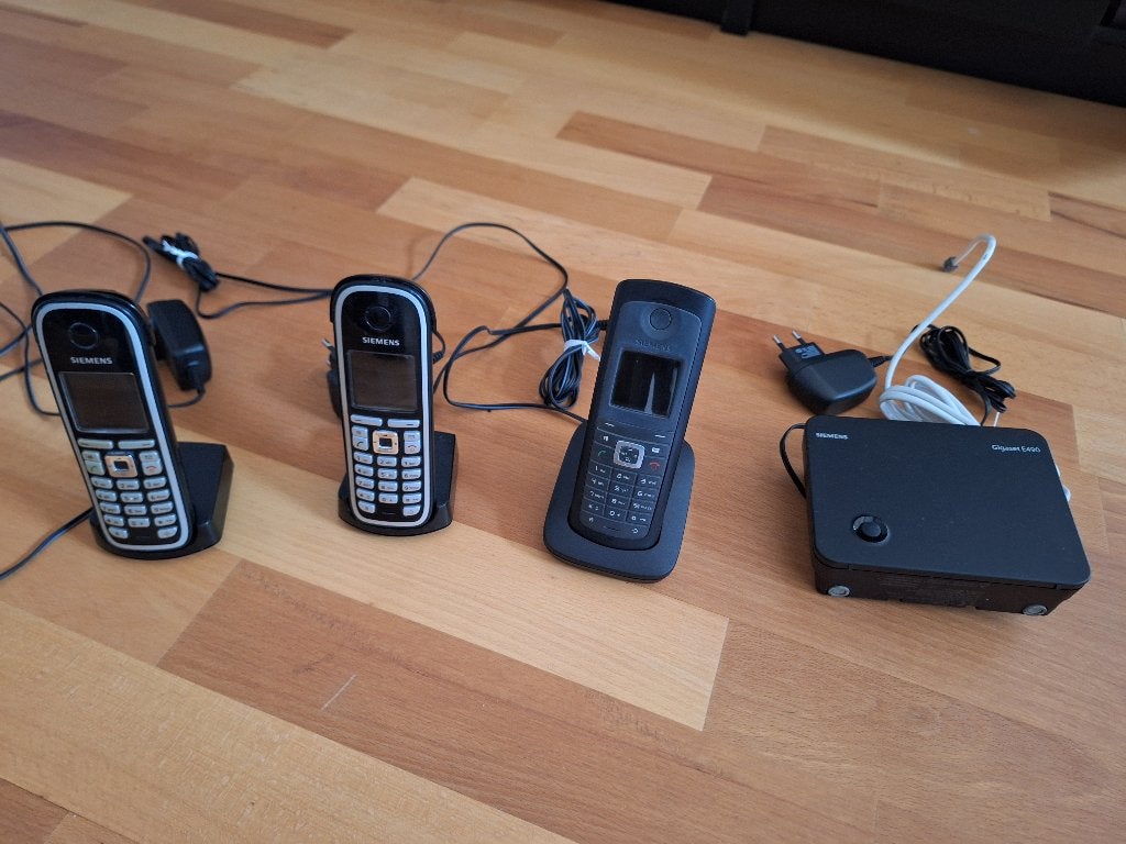 Siemens Gigaset E490 met 3 telefoons E49H en C47H, Ophalen of Verzenden, Gebruikt, 3 handsets