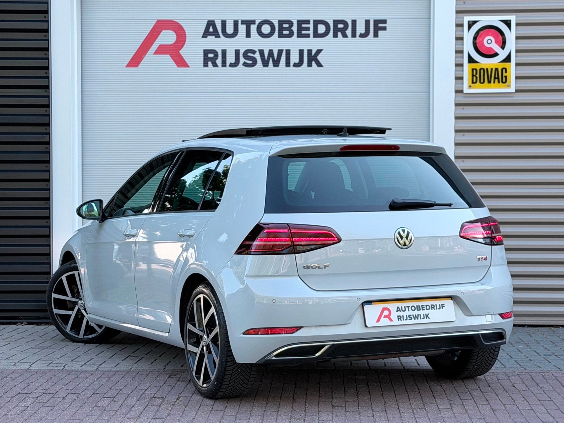 Volkswagen Golf 1.4 TSI Highline Business R Pano/Virtual/App, Gebruikt, Euro 6, 4 cilinders, 150 pk