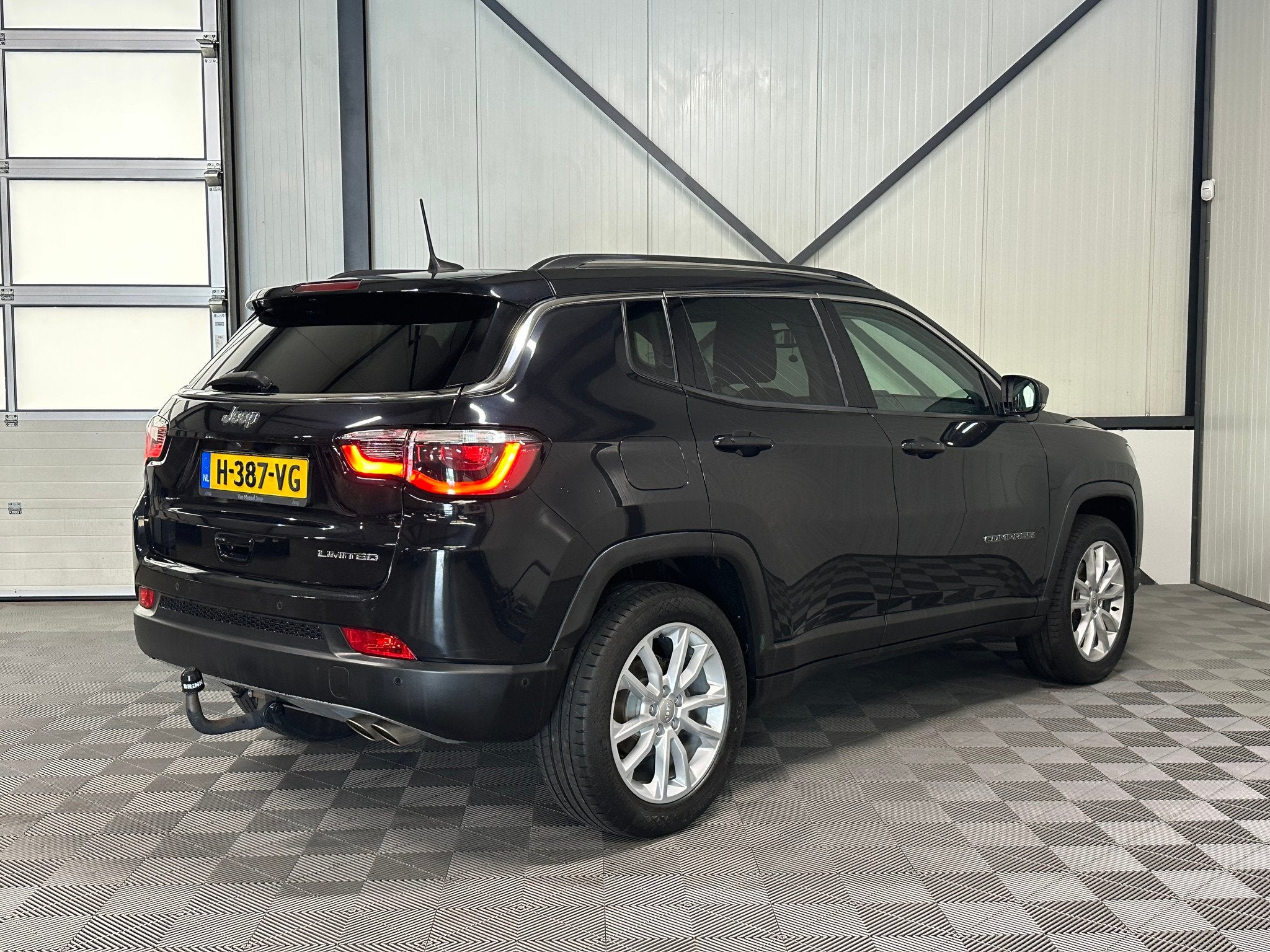 Jeep Compass 1.3T Aut | Limited | Navi | Camera | Trekhaak, Auto's, Automaat, 15 km/l, Gebruikt, Euro 6