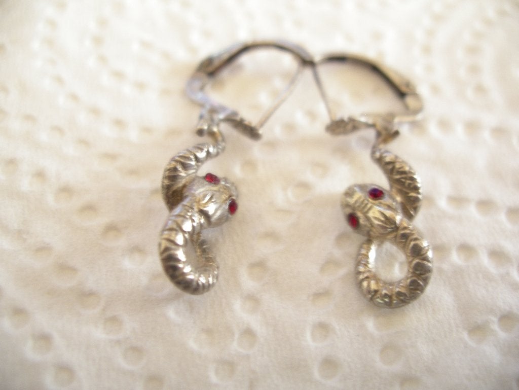 Een paar Oude Zilveren Slang Oorbellen met Rode Strass Ogen, Sieraden, Tassen en Uiterlijk, Antieke sieraden, Ophalen of Verzenden