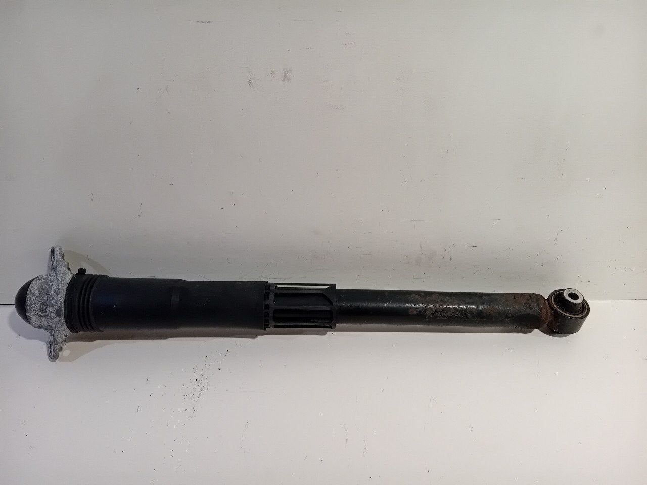 Schokbreker links achter Volkswagen Touran, Onderdelen@venauto.nl, Van der Ven Autorecycling B.V., Gebruikt, Ettenseweg 76, 4706 PB Roosendaal, The Netherlands