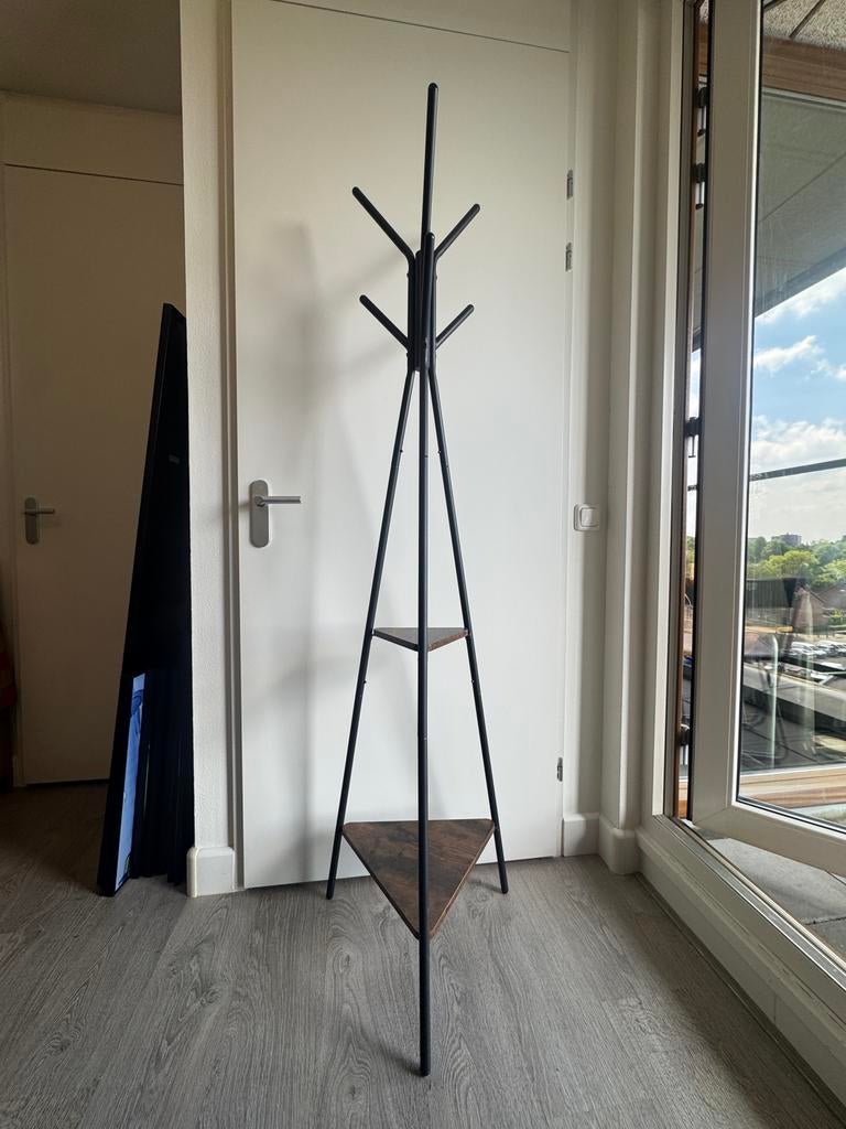 Moderne staande kapstok met planken in prima staat, Ophalen, Zo goed als nieuw, Metaal, Staande kapstok