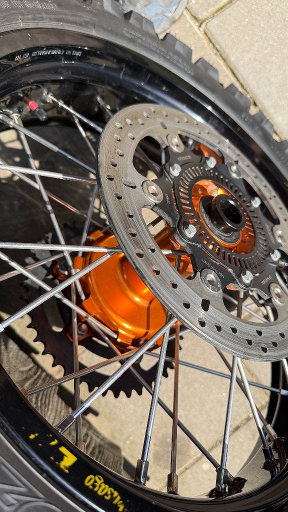 Prijs Verlaagd -- Haan voor en achterwiel KTM 890 Adv R, Ophalen, Zo goed als nieuw