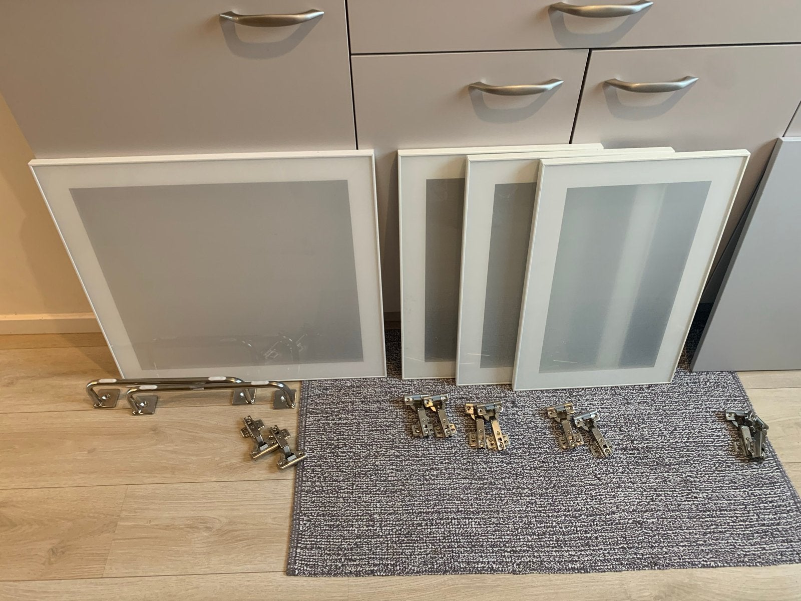 Ikea Besta deuren (2 maten) met scharnieren, Ophalen, Gebruikt