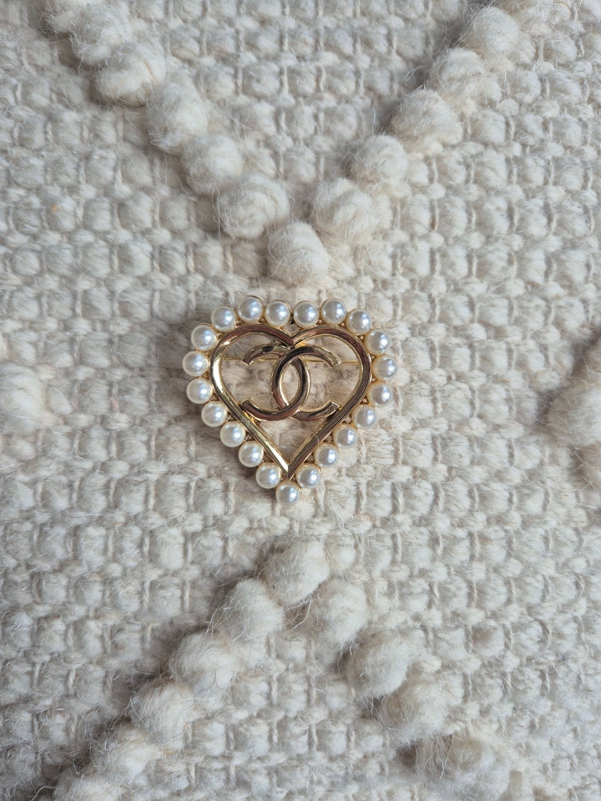 Elegante Broche met Decoratieve Parels, Sieraden, Tassen en Uiterlijk, Broches, Overige materialen, 4 tot 7 cm, Ophalen of Verzenden
