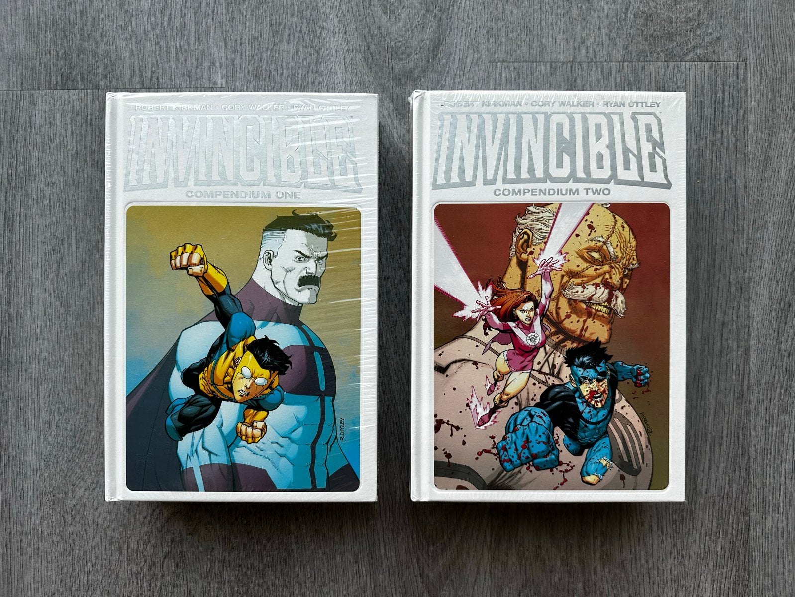 Invincible Compendium 1 & 2 Hardcover – 20th Anniv. – SEALED, Meerdere stripboeken, Ophalen of Verzenden, Nieuw
