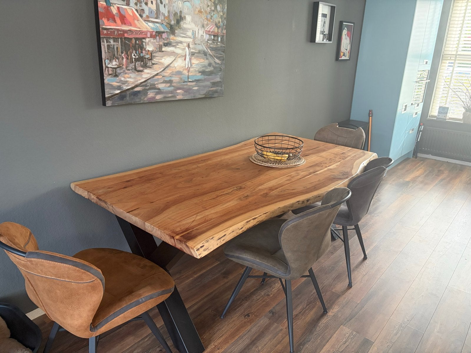 Boomstam tafel met metalen poten en 4 stoelen, Gebruikt, 150 tot 200 cm, Vier personen, Rechthoekig