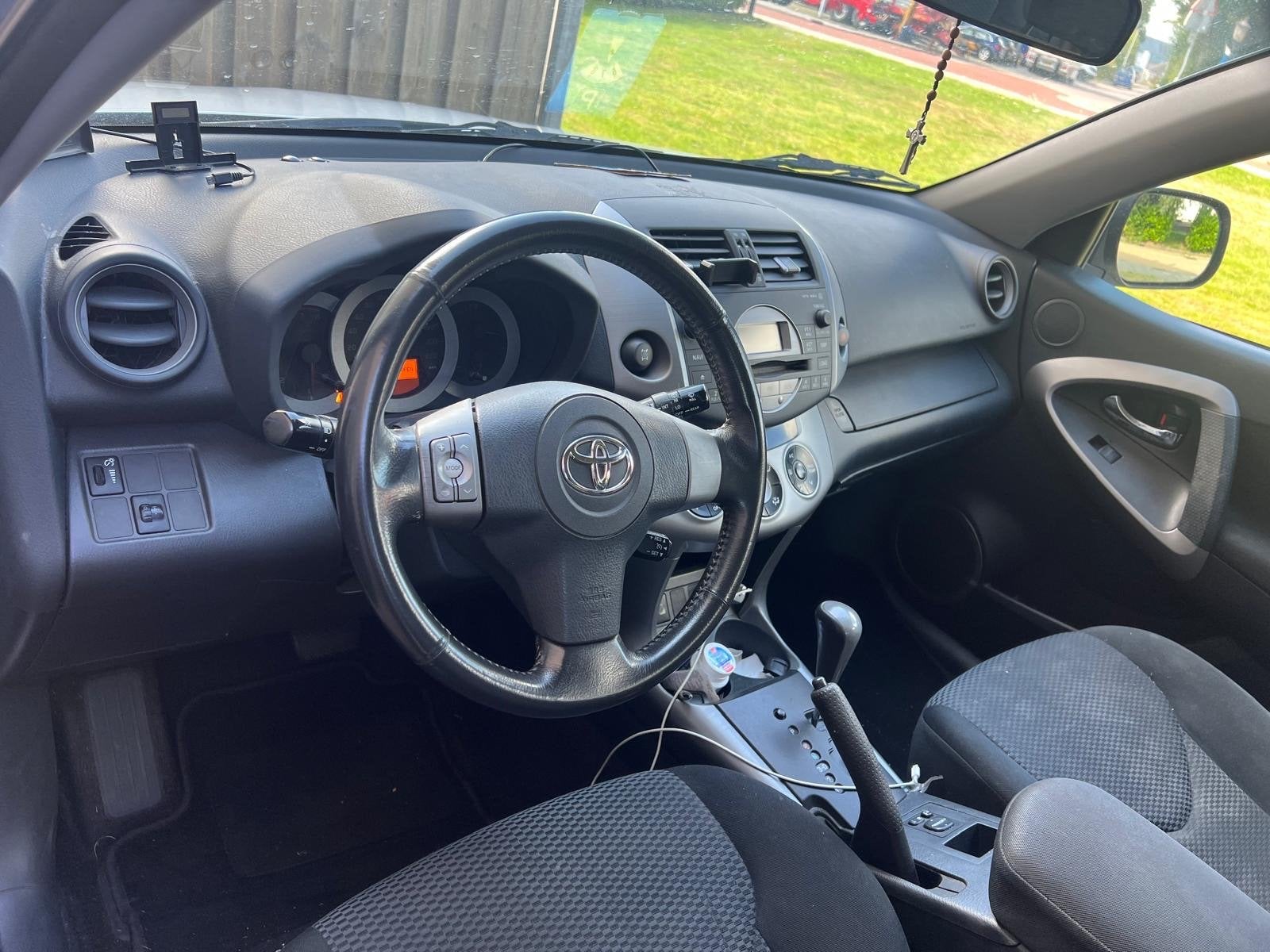 Foto 2 van Toyota Rav4 2.0 16V Vvt-i AUT 2006 Grijs