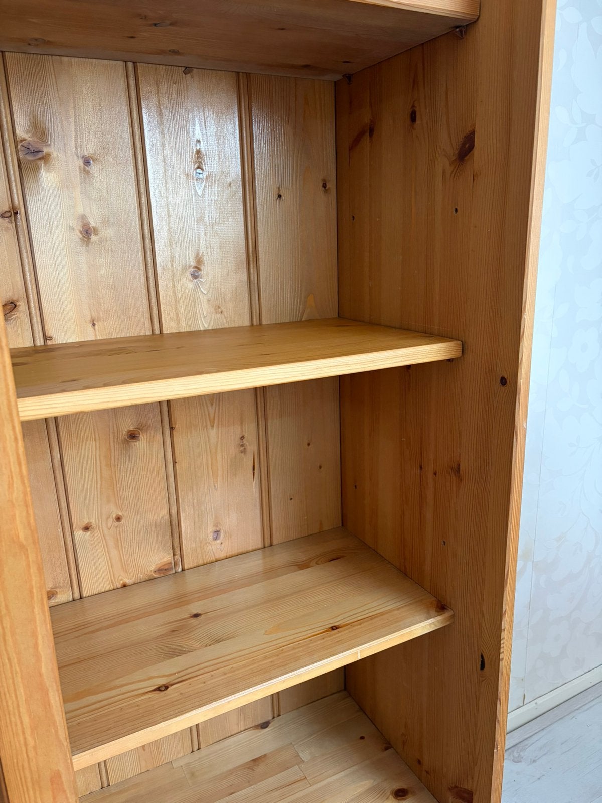 Houten vitrinekast met schuifdeuren en lade, Huis en Inrichting, Ophalen, Gebruikt, 50 tot 100 cm, Met lade(s)