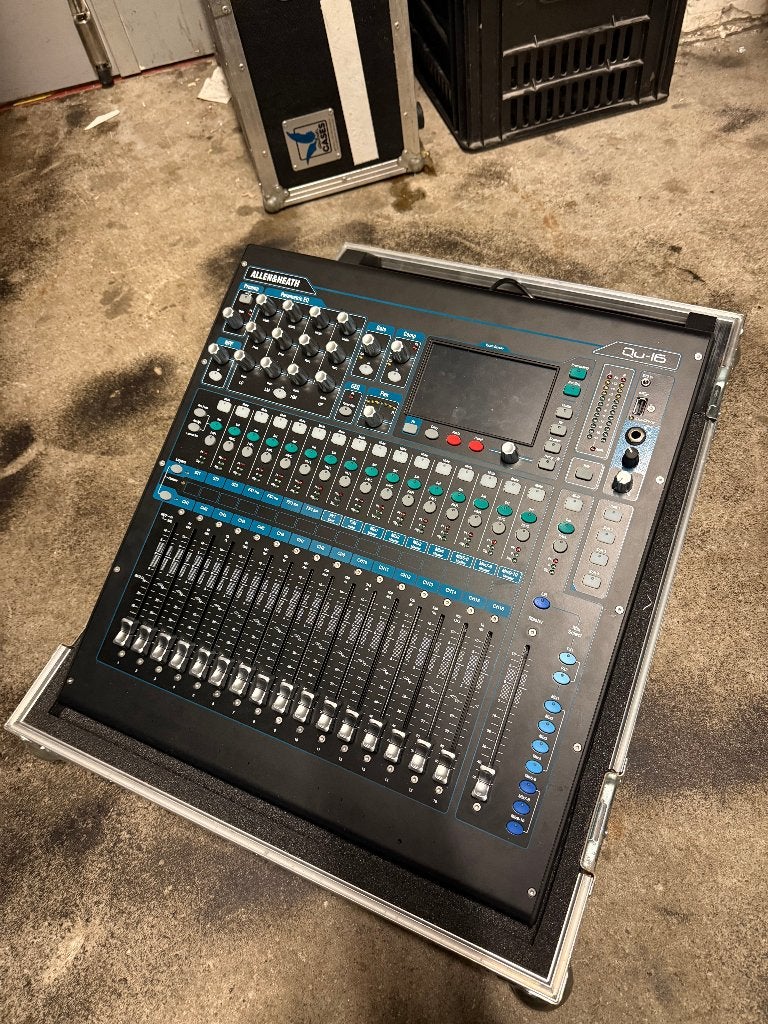 Allen & Heath QU-16 Digital Mixer + Flightcase, Ophalen, Gebruikt, 10 tot 20 kanalen
