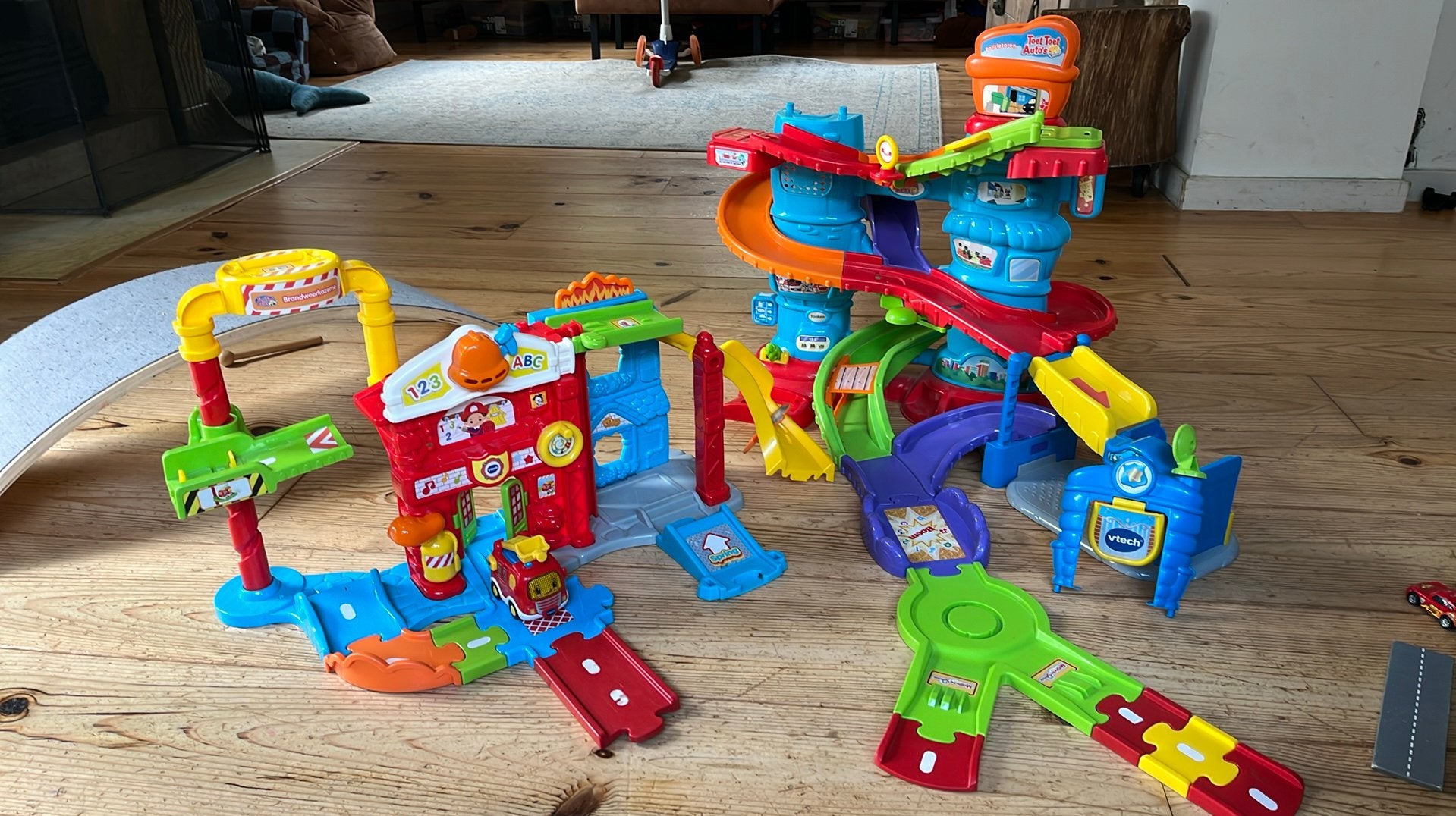 Toet toet politietoren en brandweerkazerne, Kinderen en Baby's, Speelgoed | Vtech, Ophalen, Gebruikt, 2 tot 4 jaar