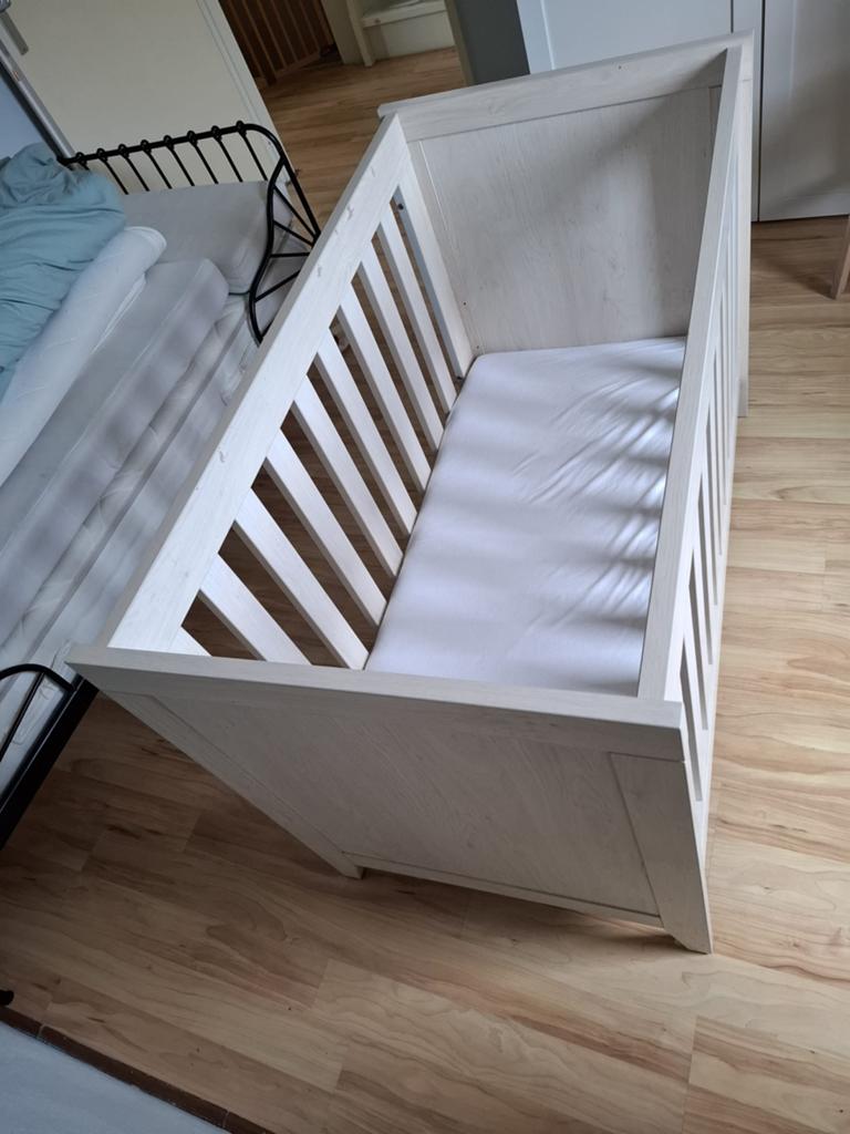 Babybedje-ledikantje te koop. Afhalen in Haarlem, Ophalen of Verzenden, Gebruikt, Minder dan 140 cm, Minder dan 70 cm