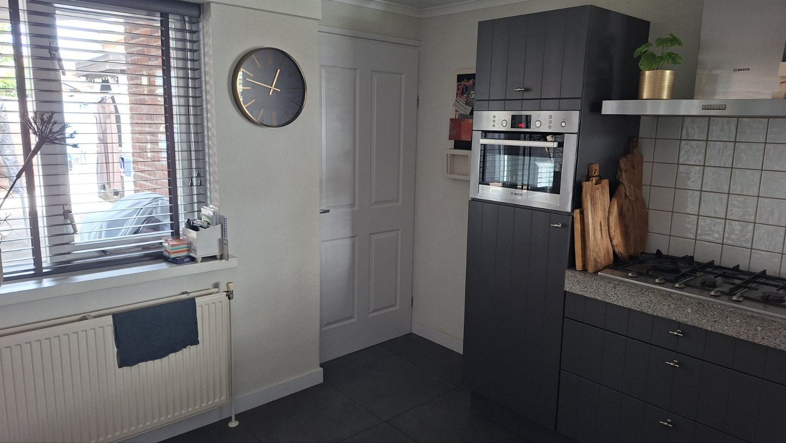 Moderne Hoekkeuken met Inbouwapparatuur, Huis en Inrichting, Ophalen, Gebruikt, Composiet, Hoekkeuken