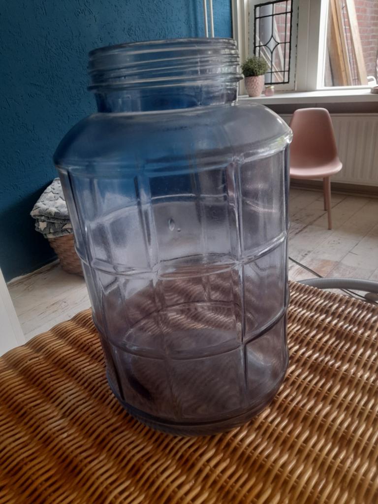 Grote blauwe glazen pot met schroefdraad, Ophalen