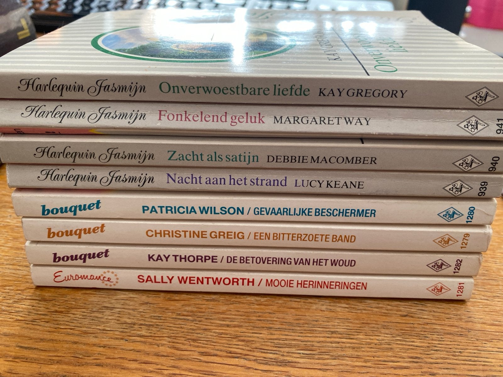 Harlequin en Bouquet Romans - Diverse Titels, Ophalen of Verzenden, Gelezen