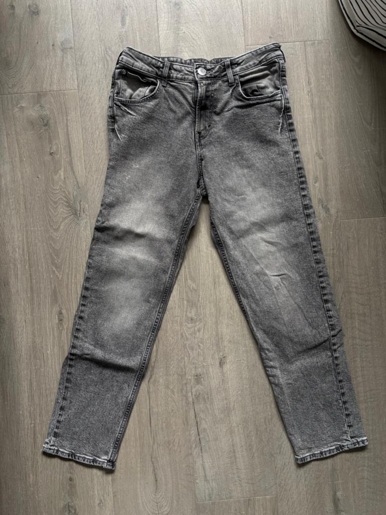 H&M jongens spijkerbroek Grijze Jeans Relaxed Fit Maat 164, Ophalen of Verzenden, Gebruikt, Jongen of Meisje, Broek