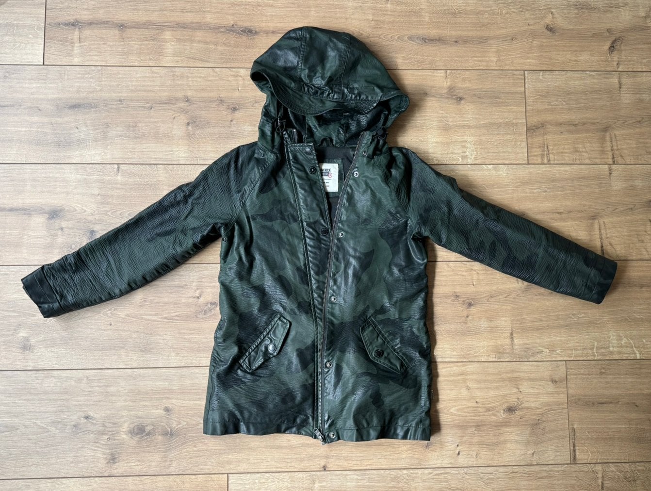 Legergroene gevoerde regenjas, Kinderen en Baby's, Kinderkleding | Maat 134, Ophalen of Verzenden, Gebruikt, Jongen of Meisje