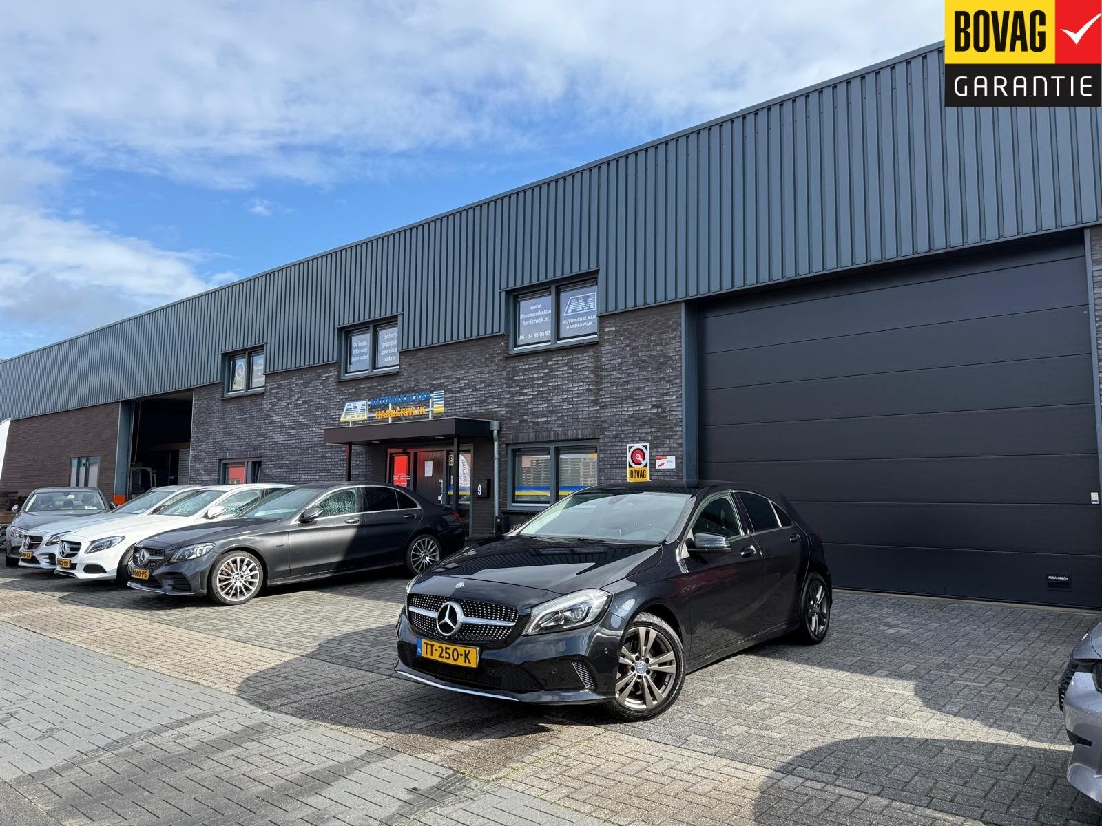 Mercedes-Benz A-klasse 160 AMG Night Edition | 1E EIGENAAR |, Auto's, Voorwielaandrijving, Gebruikt, 4 cilinders, Leder en Stof