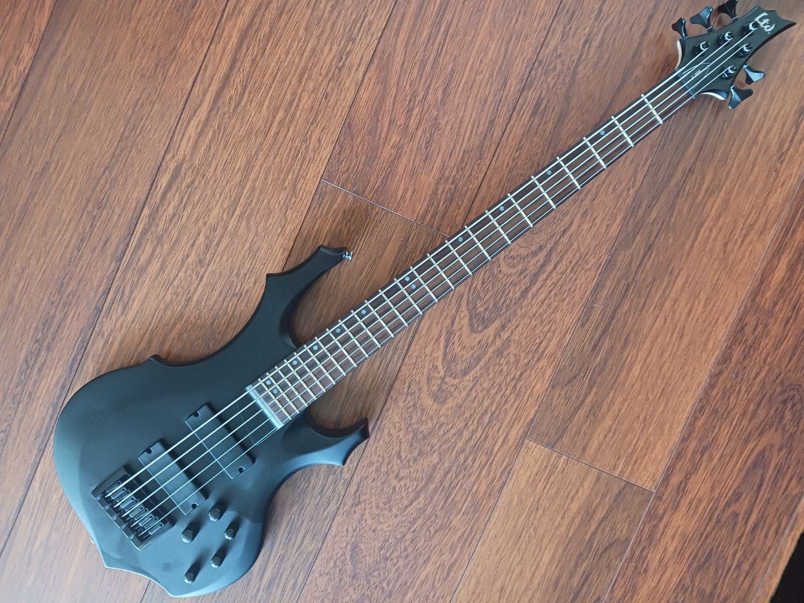 TK: ESP LTD F-205 5-snarige actieve basgitaar matzwart, Ophalen, Zo goed als nieuw, Elektrisch, 5-snarig