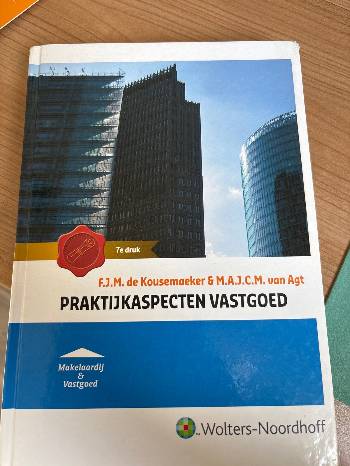 Praktijkaspecten Vastgoed - F.J.M. de Kousemaeker & M.A.J.C., Ophalen of Verzenden, Gamma, Zo goed als nieuw, HBO