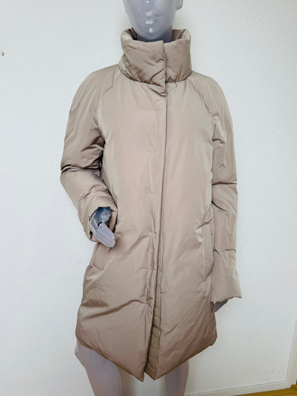 Intrend / Max Mara beige dons jas - EU 38, Verzenden, Zo goed als nieuw, Maat 38/40 (M), Beige