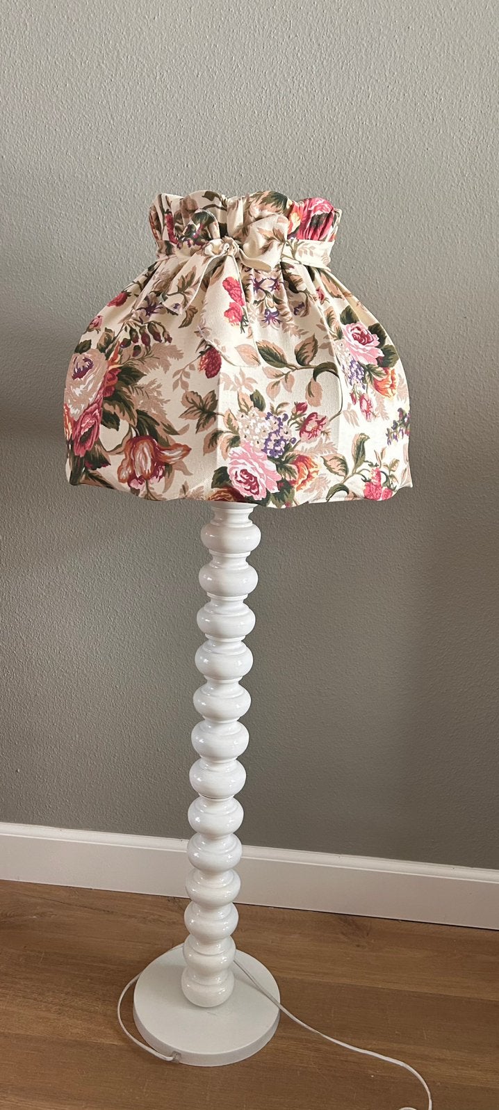 Prachtige handgemaakte lampenkap met bloemenprint nieuw !, Huis en Inrichting, Ophalen, Nieuw, Rond
