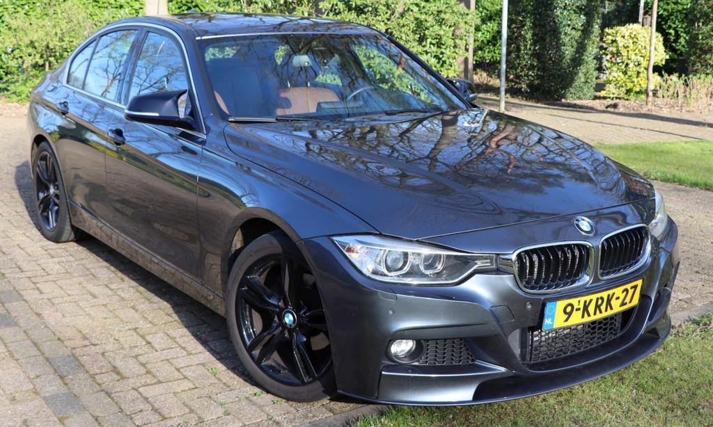 BMW 3-Serie 320I 2013 Grijs Gereviseerd, vol opties, Auto's, Achterwielaandrijving, 4 cilinders, Handgeschakeld, 19 km/l