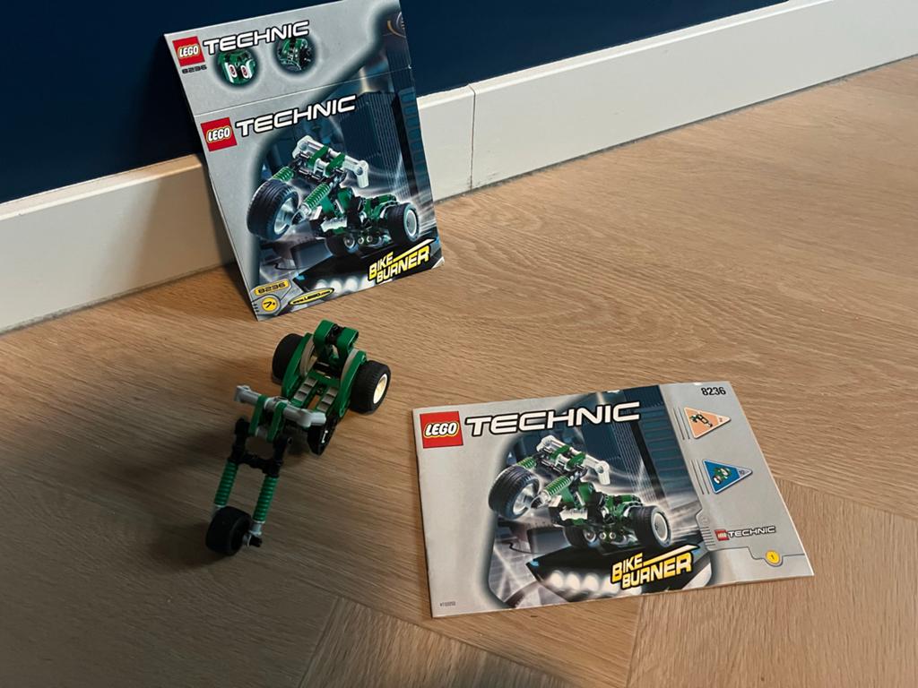 Lego Technic 8236 Bike Burner met doos en instructies, Ophalen, Lego, Zo goed als nieuw, Complete set