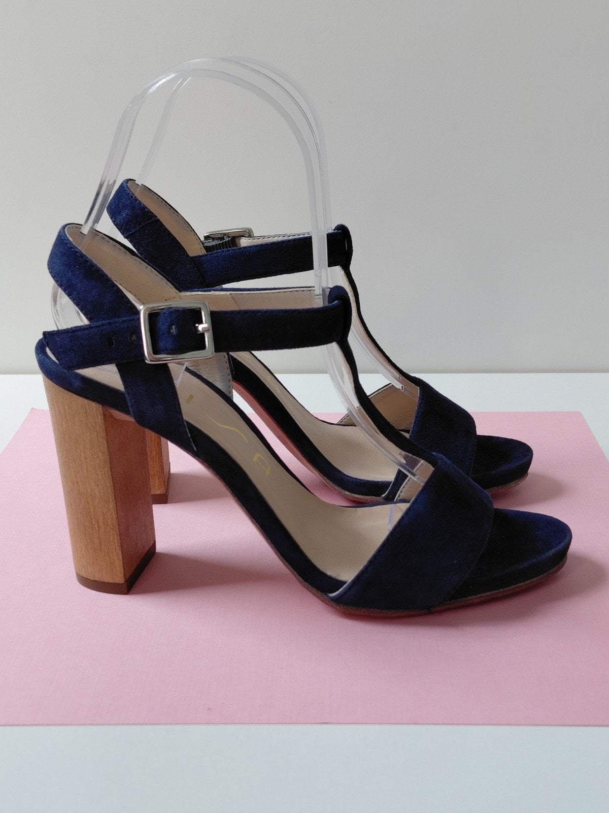 Mooie suède Unisa hakken 36, Kleding | Dames, Schoenen, Zo goed als nieuw, Sandalen of Muiltjes, Blauw, Ophalen of Verzenden