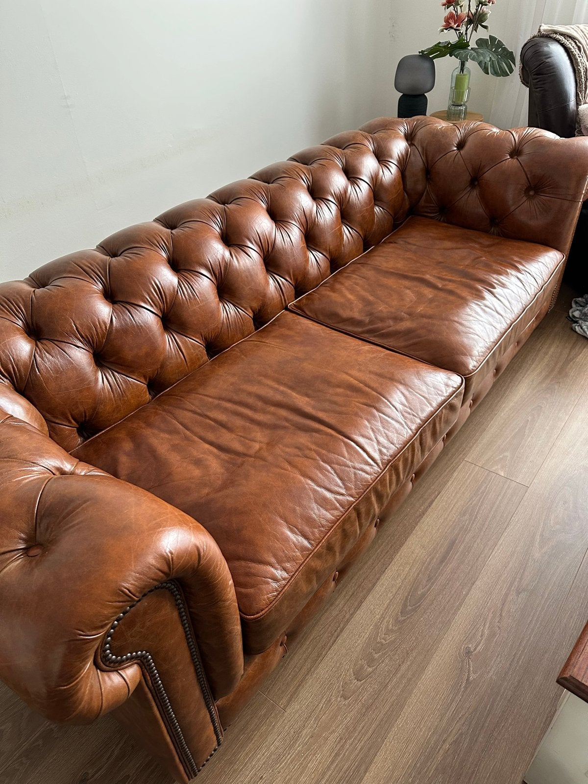 Originele Chesterfield bank - 3,5 zits - 2.40m, Ophalen, Leer, Zo goed als nieuw, Rechte bank