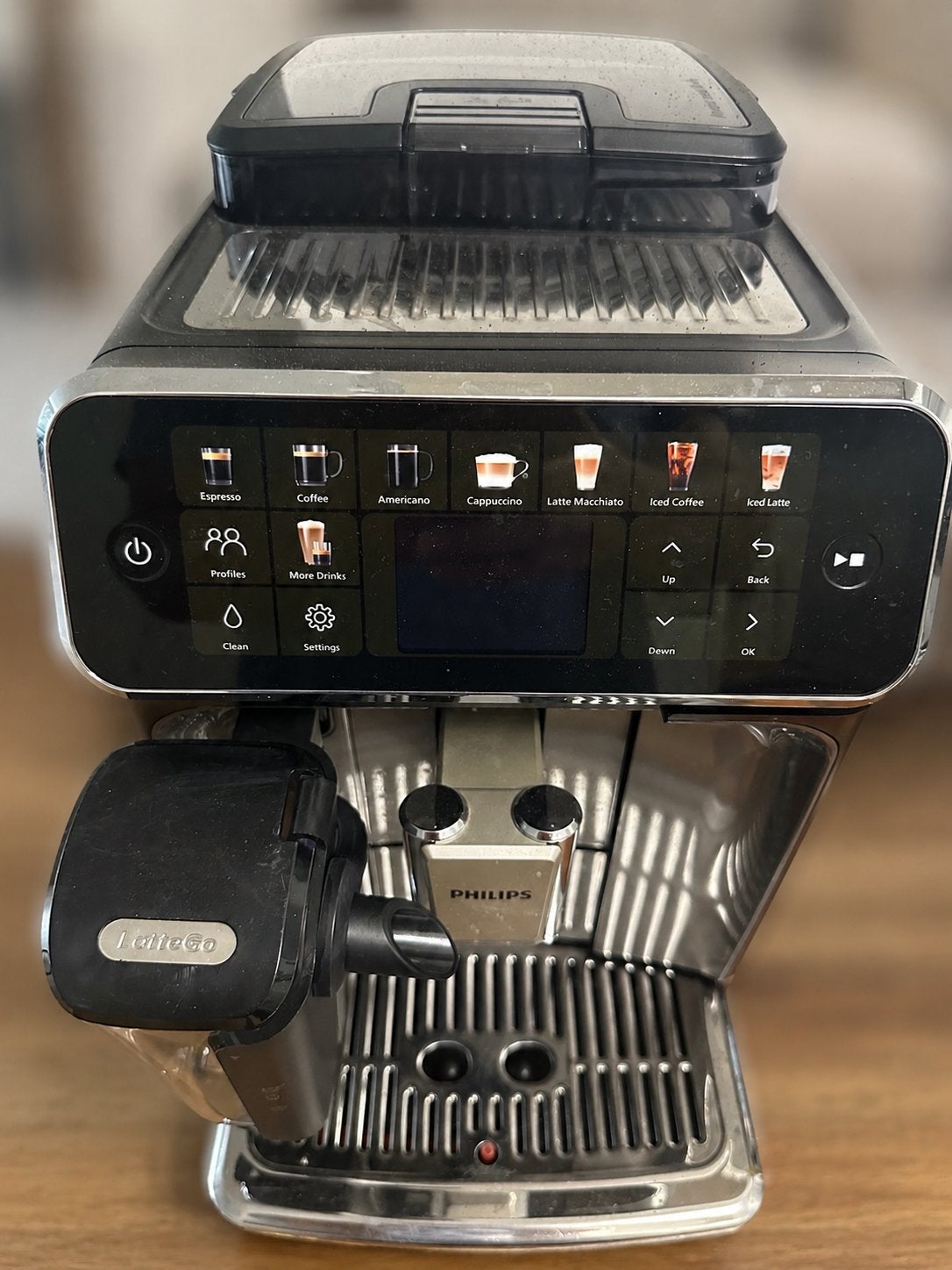 Philips LatteGo 5500 volautomatische espressomachine, Witgoed en Apparatuur, Koffiezetapparaten, Ophalen, Afneembaar waterreservoir
