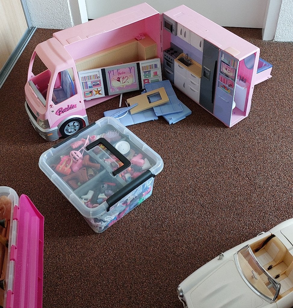 Barbie camper, auto, 16 poppen, kleding, accessoires etc., Verzamelen, Poppen, Ophalen of Verzenden, Gebruikt