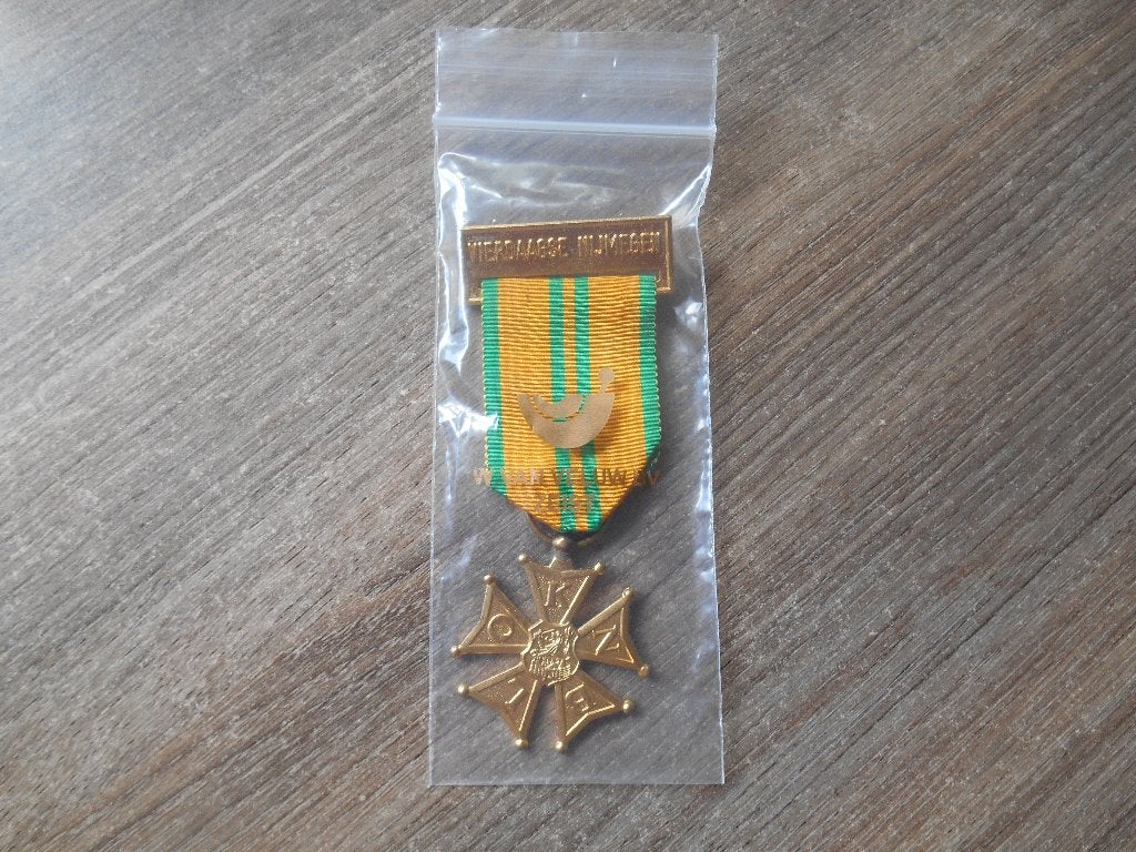 Medaille Vierdaagse Nijmegen voor de 1ste keer, Ophalen of Verzenden, Landmacht, Nederland, Lintje, Medaille of Wings