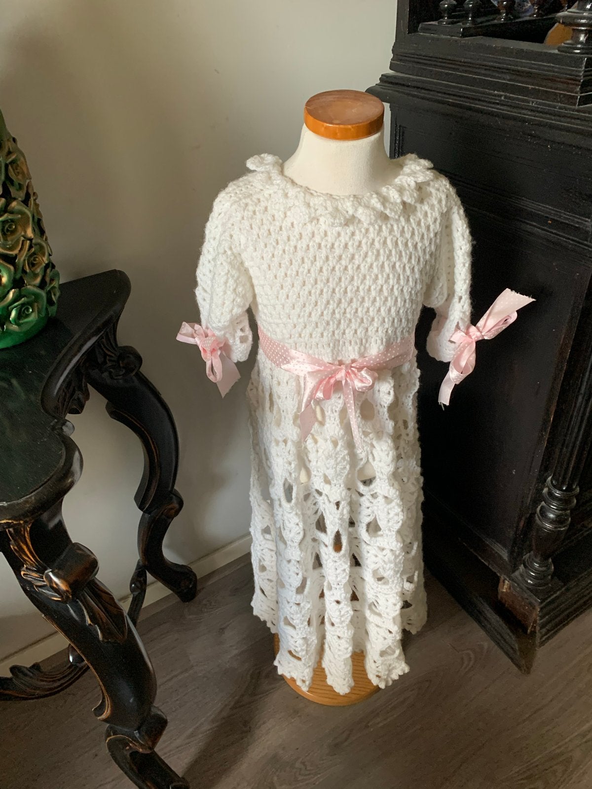 Witte gehaakte doopjurk met roze linten, Kinderen en Baby's, Ophalen of Verzenden, Zo goed als nieuw, Meisje