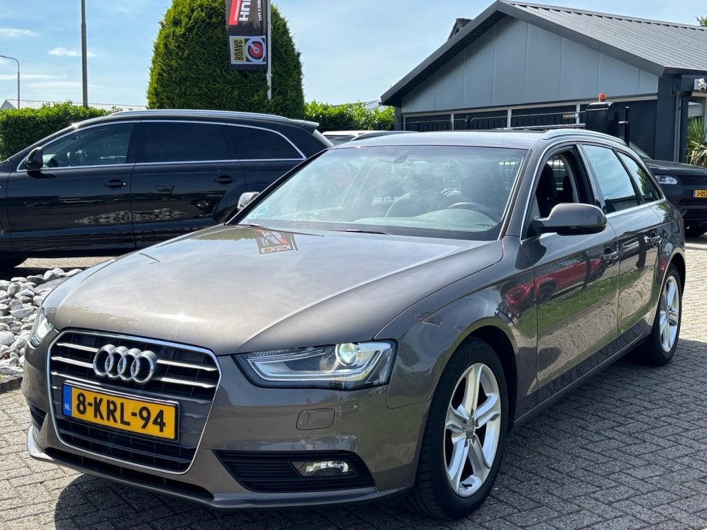 Audi A4 Avant 1.8 Benzine Trekhaak 2013 Xenon Nieuw Model, Auto's, Audi, Voorwielaandrijving, Gebruikt, Euro 6, 4 cilinders